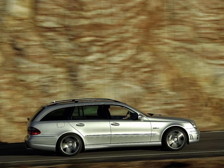  Mercedes-Benz E63 Estate AMG 2006 года  (фото 14 из 16)